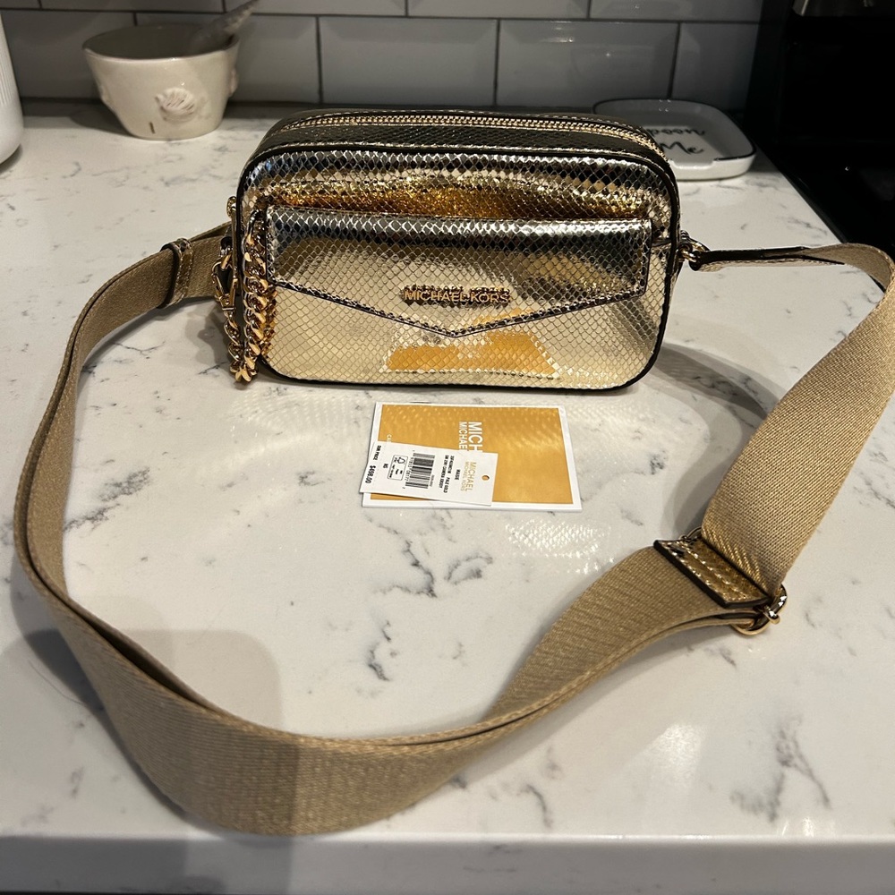 Michael Kors NWT 2 in 1 Maisie Small Pebbled Leather Camera Bag in Pale Gold.